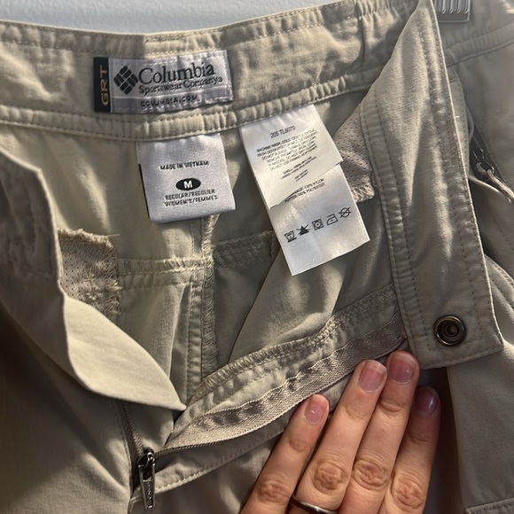 Women’s M Columbia GRT cargo khakis, sporty, zippers, shorts and pants - Picture 2 of 12